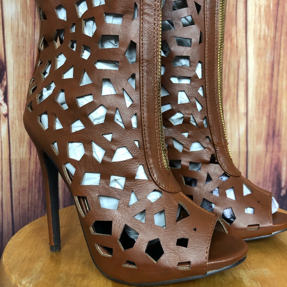 JustFab Scene Prunella Laser Cut Heeled Boot (7.5) - Picture 3 of 12